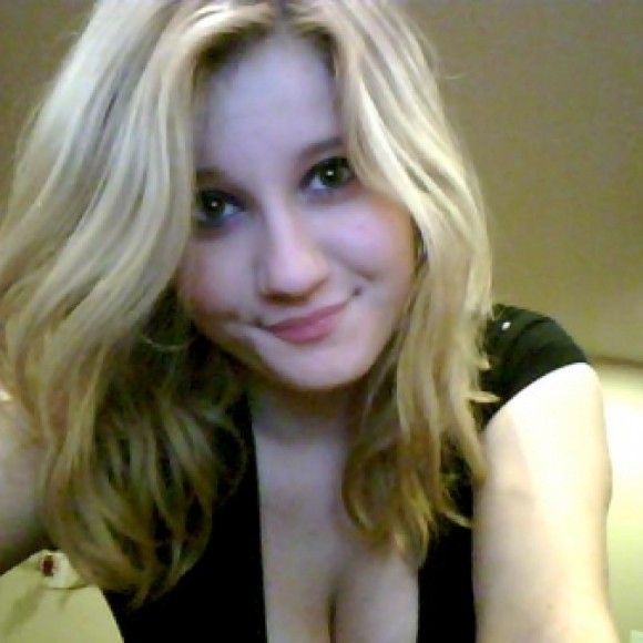 Profile picture of iris text me +18507785037